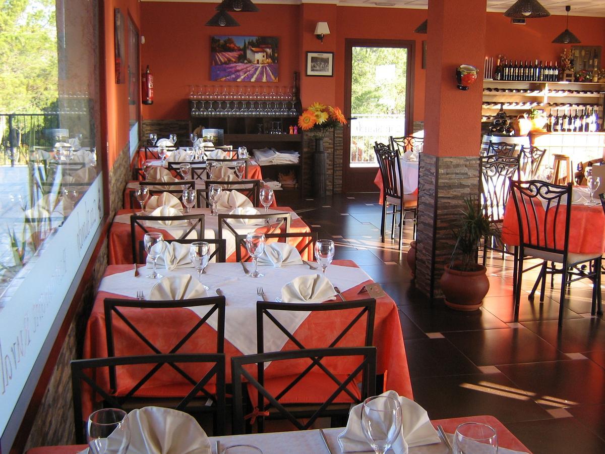 Hotel Restaurant Cau Blanch Useras Exterior photo
